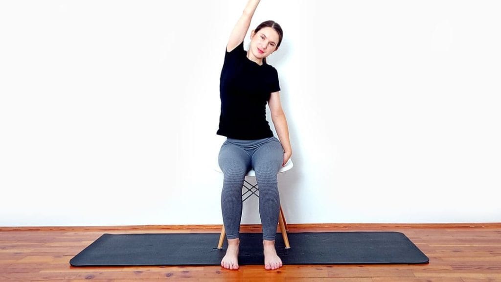 Iztezanje mišice Quadratus Lumborum v sedečem položaju korak 2